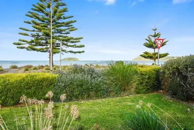 Image de 63a Franklin Parade, Encounter Bay - Front de mer absolu avec une vue imprenable