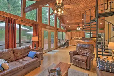 Image de Waterfront Lake Dardanelle Accueil w \/ Dock & Fire Pit