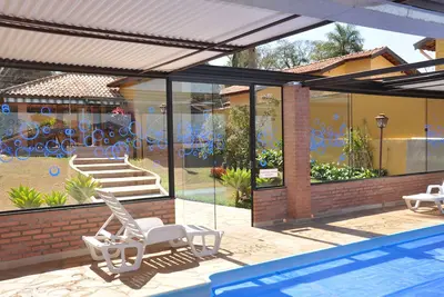 Image de Maison avec piscine chauffée et plafond escamotable pour l'hébergement à Brotas.