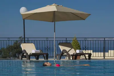 Image de Belle vue sur la mer avec la vie privée et tout à fait pour votre famille