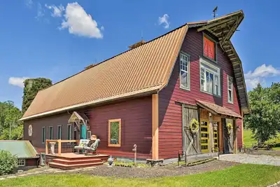 Image de Nouveau! Ferme historique Winston-Salem Guest Barn!