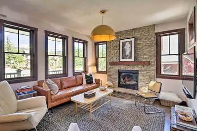 Image de Nouveau! Lavish Downtown Breckenridge Accueil w / Hot Tub!