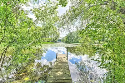 Image de Nouveau! Maison familiale avec quai et foyer sur le lac Rice!
