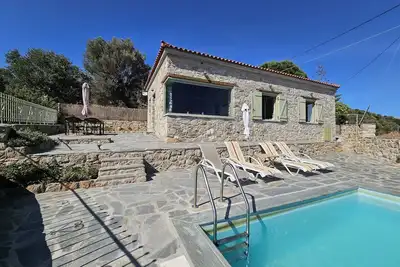 Image de Villa Rokanes Maison de Piscine en Pierre de Verre Nea Styra