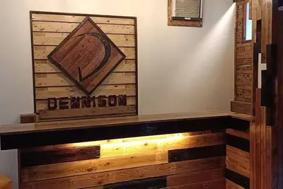 The Dennison Hotel - Industriel moderne en Ac!