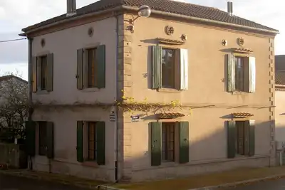 Image de Maison de Famille Charmante, Ensoleillée et Calme Avec de Grands Espaces, 160m²