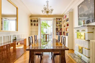 Image de Chic 2br dans le 15ème à côté de la tour Montparnasse et des jardins du Luxembourg, par Veeve