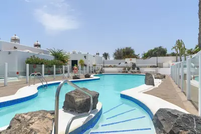 Image de Puerto Chico B - meilleur emplacement, meilleurs jardins et meilleures vues!