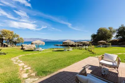 Image de Harmony Villa - détendez-vous sur votre propre plage privée! Intimité totale! Proche des commerces!