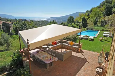 Villa Ambrosia 8p by Villasretreats w/pool A/C Bbq, WiFi, Sea View near 5Terre