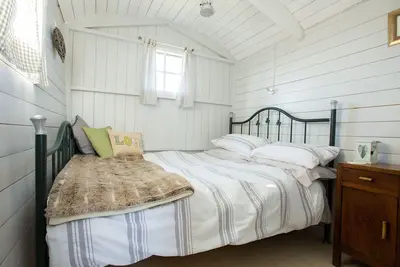 Image de Fenton Shepherd's Hut dans une campagne époustouflante au cœur de Cambridgeshire