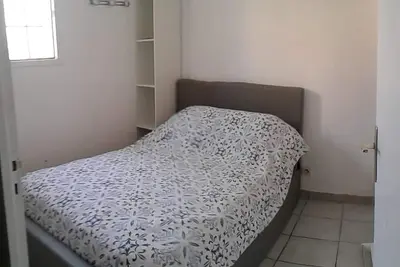 Image de 37m2 refait à neuf avec 1 chbre +2 canapés lit 140