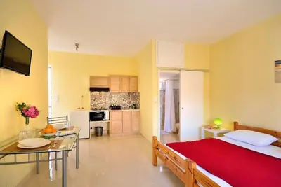 Image de Studio dans le ♥ de la ville avec balcon, 3min à