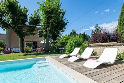 Image de La Rose du Petit Bois, grande maison familiale avec piscine dans les monts d'or