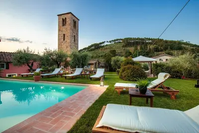 Image de Retraite de ferme avec piscine privée sur les collines de Lucca au S. Andrea di Compito
