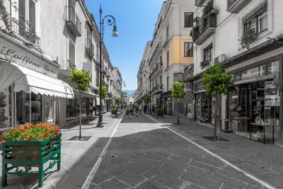 Image de Appartement confortable en plein centre de Sorrente 2bdr + Balcon jusqu'à 4 couchages