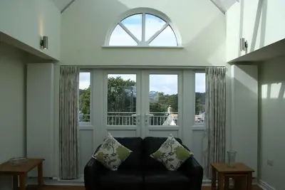 Image de Highlands Apartment 4 - Penthouse avec 2 chambres et balcon sur le toit + vue sur la mer