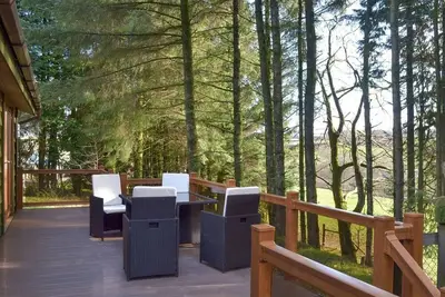 Image de Un pavillon situé dans un endroit calme avec vue sur la campagne