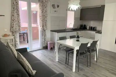 Image de Nouvelle construction, bel appartement de 2 chambres face Ă la mer, Wi-fi, Climatisation