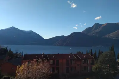 Vue sur le lac et vue sur la cascade