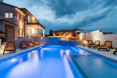 Image de Maison de vacances Pula pour 1 - 18 personnes avec 7 chambres à coucher - Maison de vacances