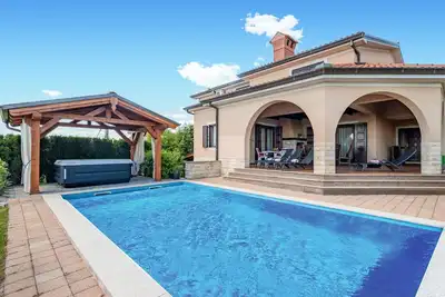 Image de Belle maison Ă Marcelji avec sauna