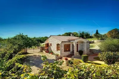 Image de Maison de vacances Rakalj pour 1 - 4 personnes avec 2 chambres à coucher - Maison de vacances