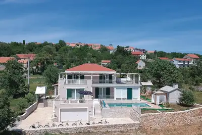 Image de Belle maison Ă Zrnovnica-Split avec.