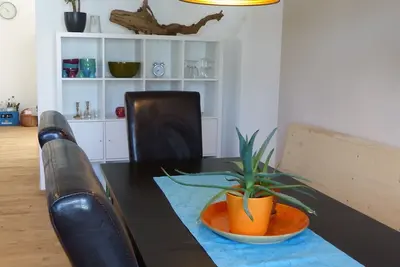 Image de Appartement spacieux avec terrasse et jardin