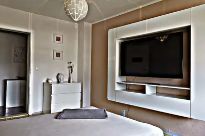 Image de Appartement confortable avec cuisine et salle de bain près de la piste cyclable de l'Elbe