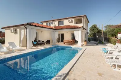 Image de Maison de vacances avec piscine Golden Frame en Croatie
