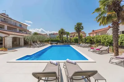 Image de Studio avec piscine et climatisation