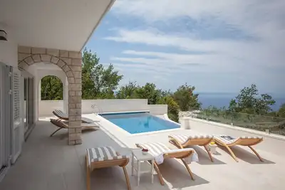 Image de cttu193 - Maison neuve et moderne avec piscine chauffée, 6 adultes + 2 enfants