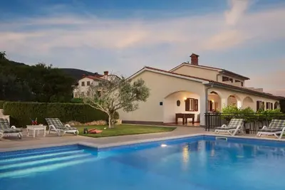 Image de Maison de vacances Brovinje pour 1 - 10 personnes avec 4 chambres à coucher - Maison de vacances