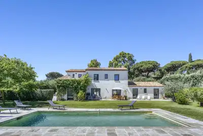 Image de Belle villa familiale de 215m2 avec vue d'exception sur la Baie des Canoubiers