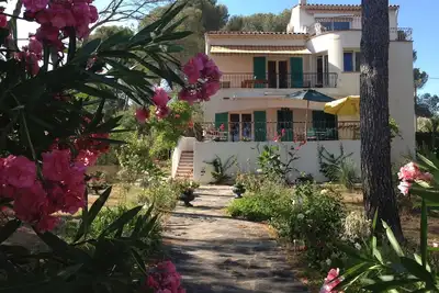 Image de St Raphael -Studio meublé classé 4* - 5mn à pied de la plage - superbe vue mer