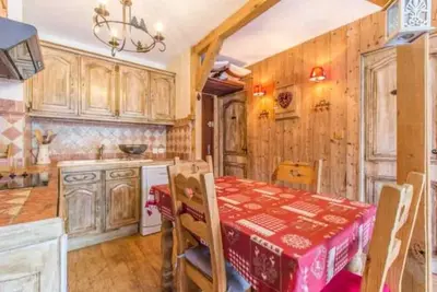 Image de Le charme d'un chalet alpin, une situation idéale pour le sport et le shopping
