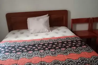 Image de 1 Chambre Meublée!
