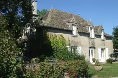 Image de Chambre D' HÔTE  Domaine de la Vigne Saignes15240, 300 metres de tous commerces