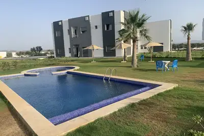 Image de Prestigieux app. moderne richement meublé avec vue sur jardin & la  mer