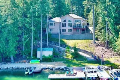 Image de Superbe maison de 2900 pieds carrés au bord de l'eau sur la rivière Pend Orelle \/ Pend Orelle Lake