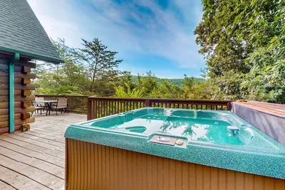 Image de Superbe cabine avec bain à remous, salle de jeux et cheminées - à proximité de Pigeon Forge!