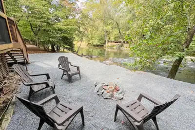 Image de Family + Pet Friendly River Front House
