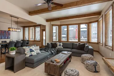 Image de Nouvelle marque | Luxe Private Townhome | Bain à remous | Décor magnifique