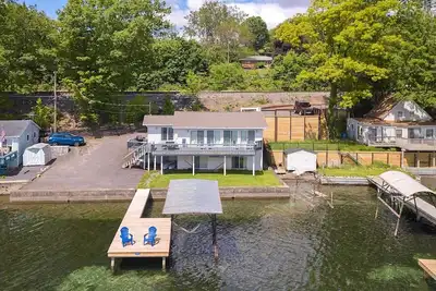 Image de Lake Life: Wine Country et Lake Living