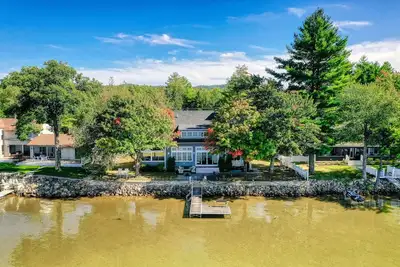 Image de Retraite au bord du lac avec une vue magnifique sur le lac - Le chien de la famille est le bienvenu!
