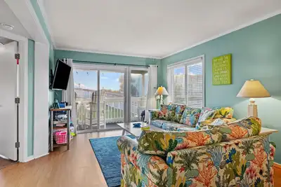 Image de Nouvelle liste! Perfect Pool View & Steps to la plage!