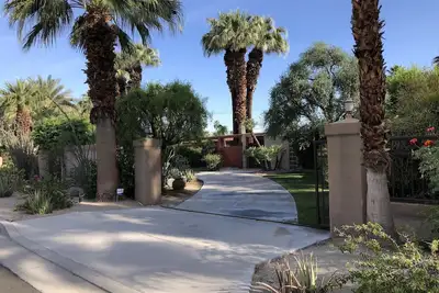 Image de Nouvelle liste! Desert Tennis Estate