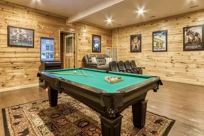 Image de Stix-N-Stones - Immense 3 chambres!