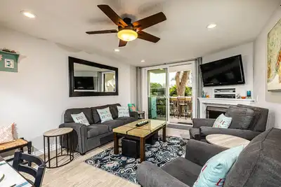 Image de Nouveau! Magnifique Intérieur, Condo de Plage Abordable au Village de la Côte Nord!